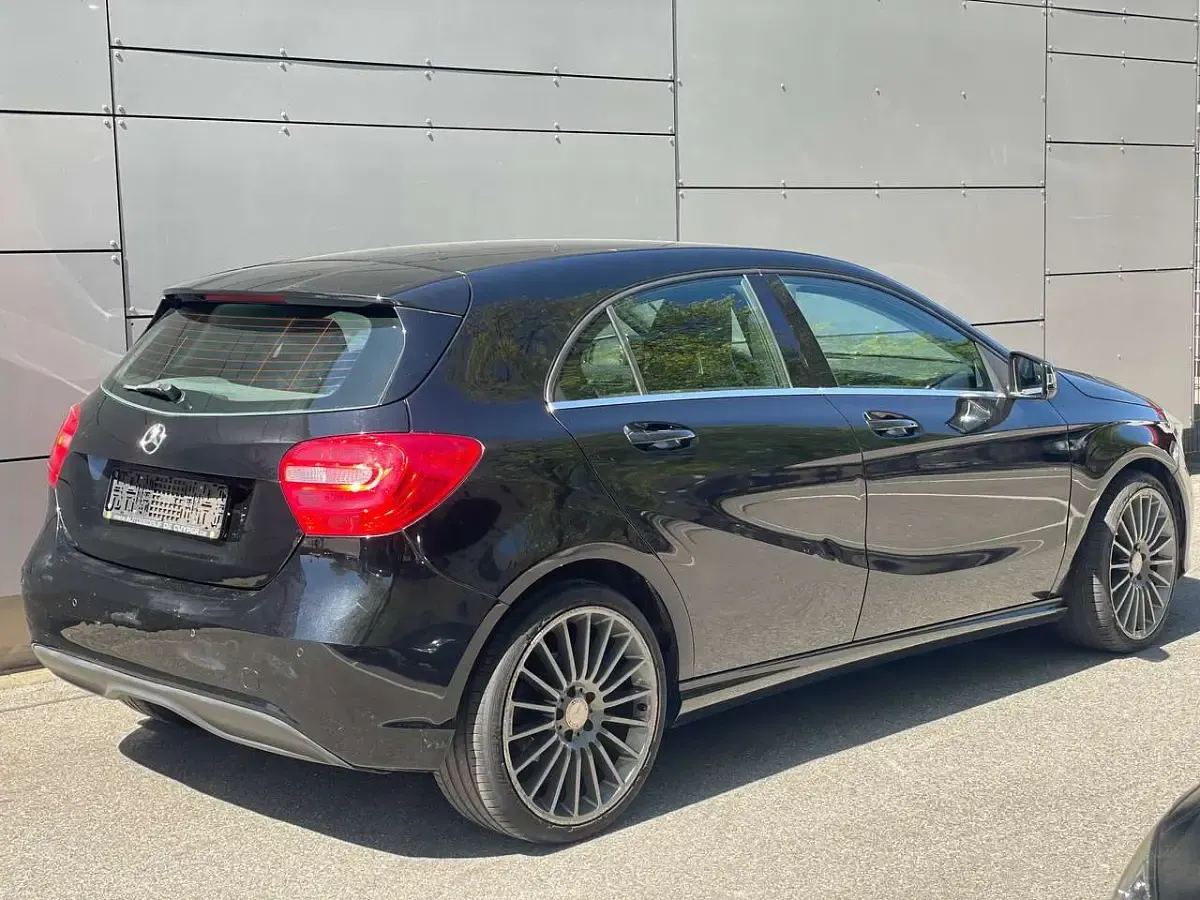 Gebraucht Mercedes A180 Sport 122 PS (89 kW) 2013 Obsidian schwarz Kleinwagen