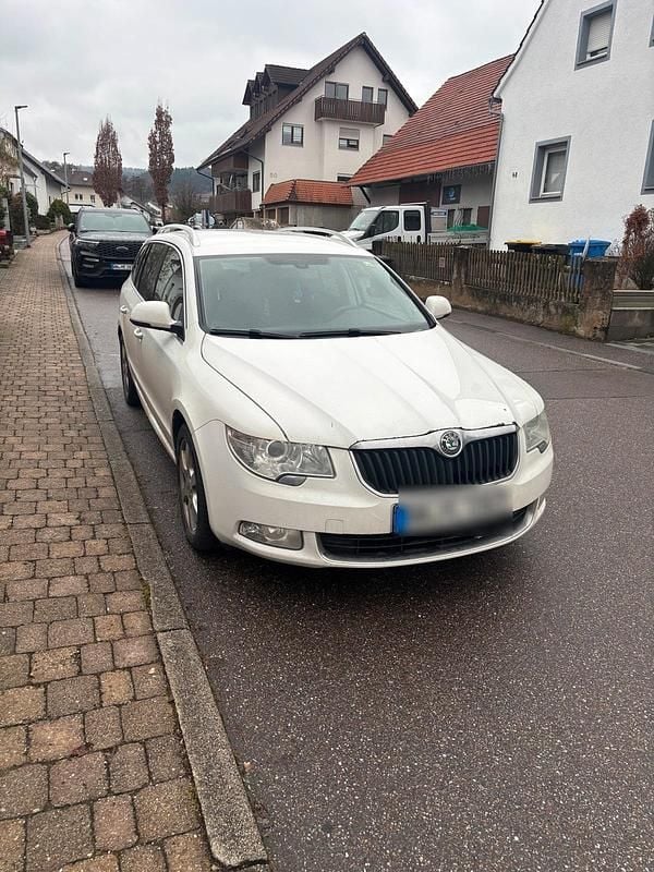 Gebraucht Skoda Superb 170 PS (125 kW) 2010 Weiß Kombi