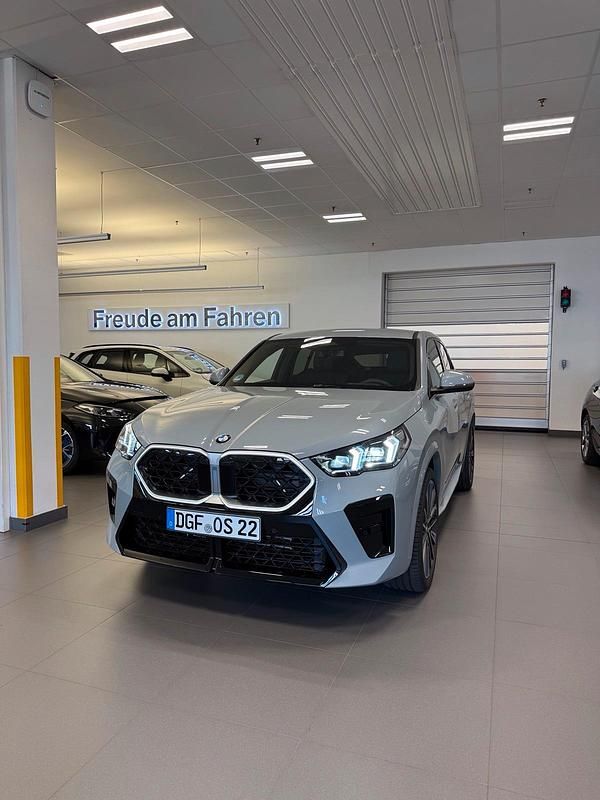 Grau Gebraucht 2025 BMW X2 Luxury Line SUV | 44.999 € (Guter Preis) - Bild 1/4