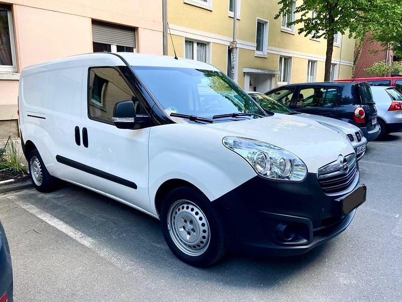 Weiß Gebraucht 2017 Opel Combo Selection Van / Kleinbus | 6.400 € (Fairer Preis) - Bild 1/4