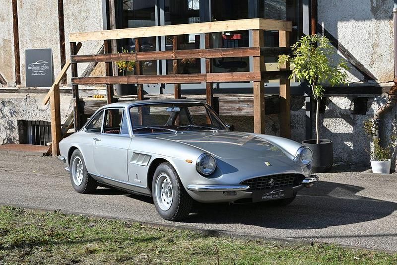 Gebraucht Ferrari 330 300 PS (220 kW) 1966 Silber Coupé