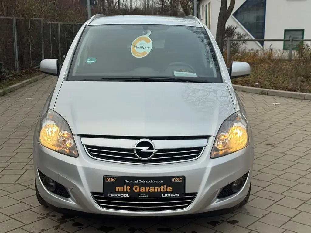 Gebraucht Opel Zafira Edition 116 PS (85 kW) 2010 Silber Van / Kleinbus