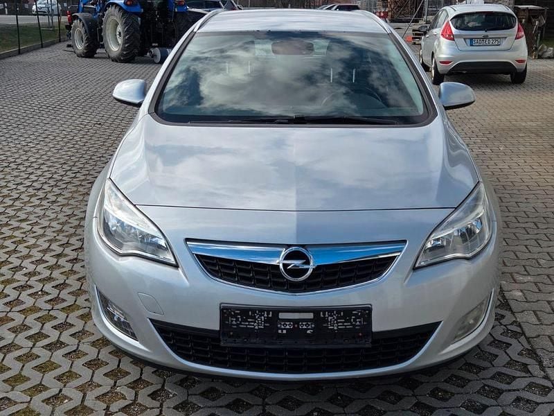 Gebraucht Opel Astra Innovation 120 PS (88 kW) 2011 Silber Kombi