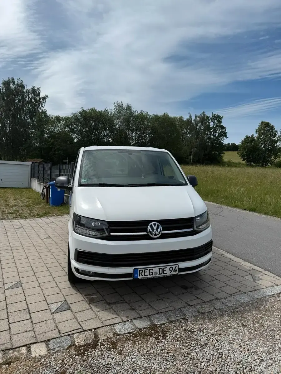 Gebraucht VW Multivan 150 PS (110 kW) 2016 Weiß Van / Kleinbus