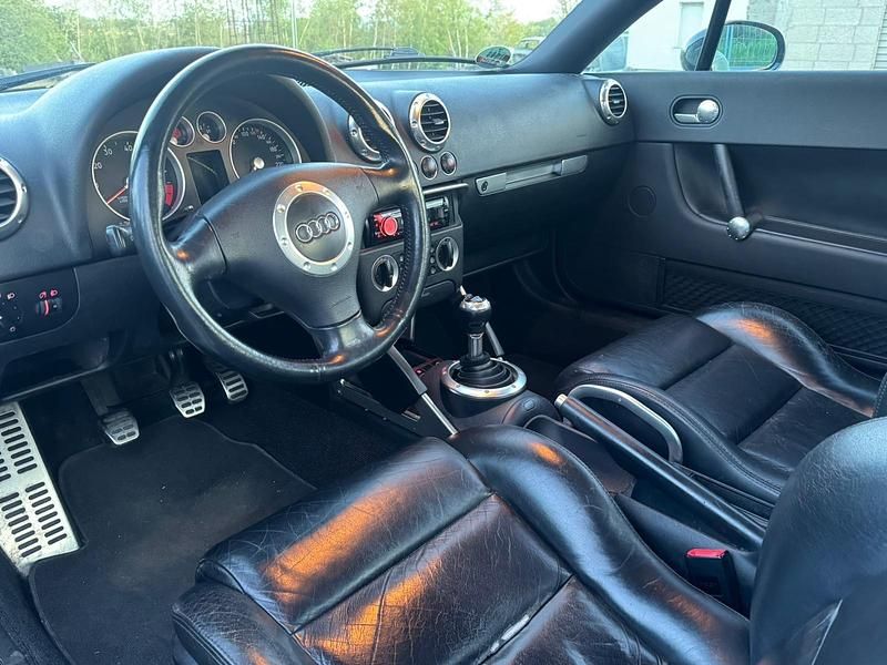 Second-hand Audi TT 180 CP (132 kW) 2001 Negru Coupe