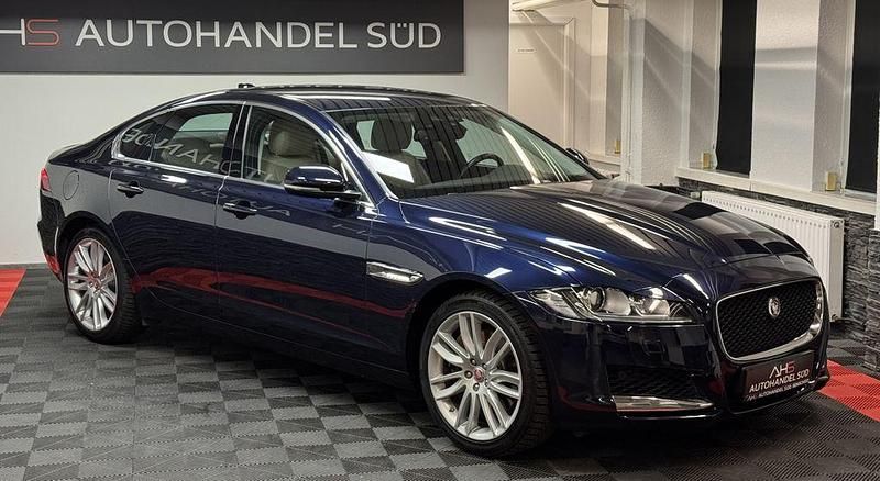 Gebraucht Jaguar XF Portfolio 300 PS (220 kW) 2017 Blau Limousine
