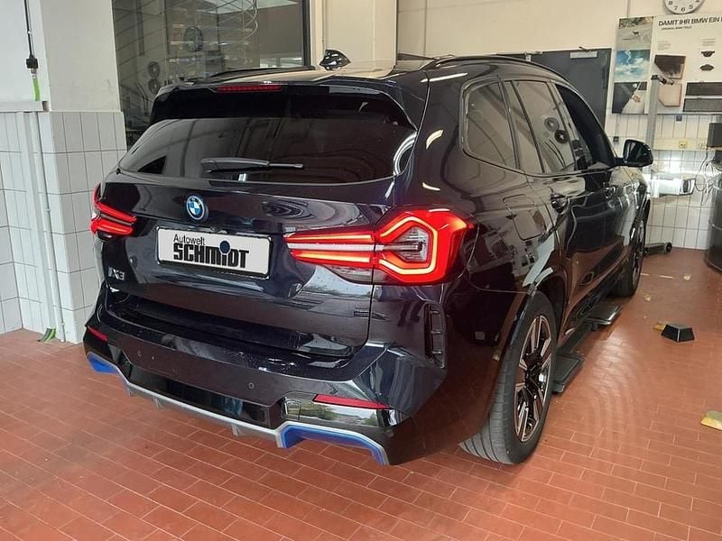 Gebraucht BMW iX3 Shadowline 210 kW (286 PS) 2022 M carbonschwarz SUV
