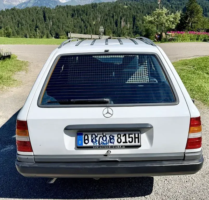 Gebraucht Mercedes 230 132 PS (97 kW) 1987 Weiß Limousine