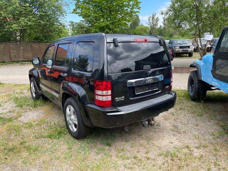 Gebraucht Jeep Cherokee Limited 213 PS (156 kW) 2009 Schwarz SUV