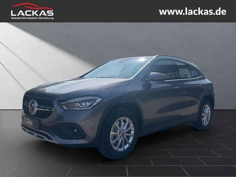 Mountaingrau met. Gebraucht 2022 Mercedes GLA250 Style SUV | 32.950 € (Superpreis) - Bild 1/4