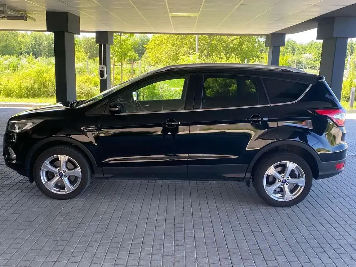 Gebraucht Ford Kuga Titanium 179 PS (131 kW) 2019 Schwarz SUV