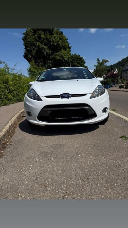 Weiß Gebraucht 2012 Ford Fiesta Trend Kleinwagen | 5.000 € (Etwas zu teuer) - Bild 1/4