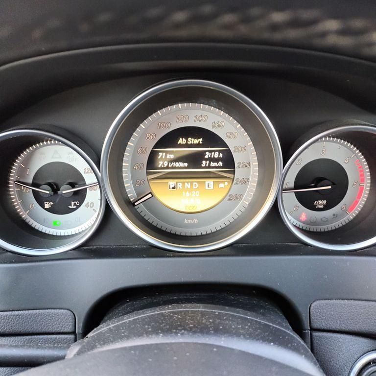 Silber Gebraucht 2011 Mercedes C220 Limousine | 13.500 € (Etwas zu teuer) - Bild 1/4