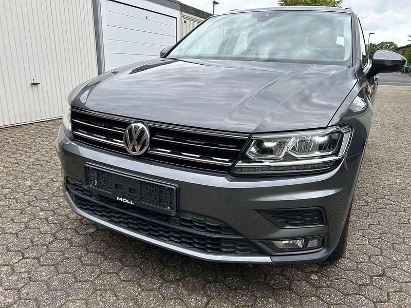 Indiumgrau metallic Gebraucht 2017 VW Tiguan Comfortline SUV | 16.155 € (Guter Preis) - Bild 1/4