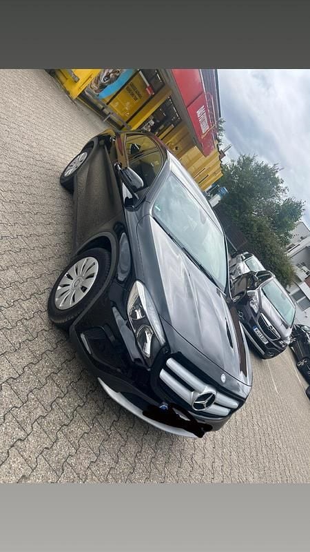 Schwarz Gebraucht 2017 Mercedes GLA180 SUV | 13.000 € (Superpreis) - Bild 1/4