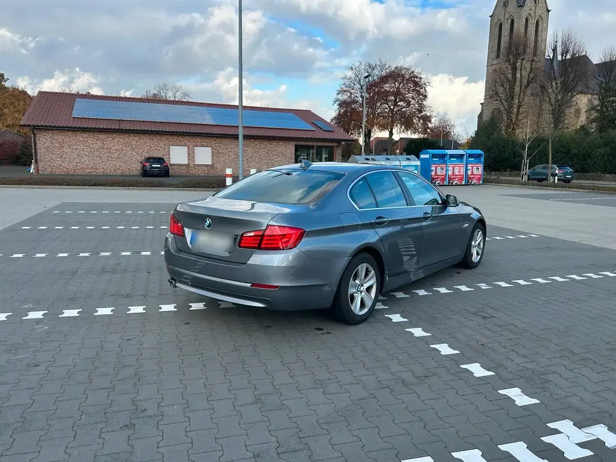 Gebraucht BMW 525 204 PS (150 kW) 2011 Grau Limousine