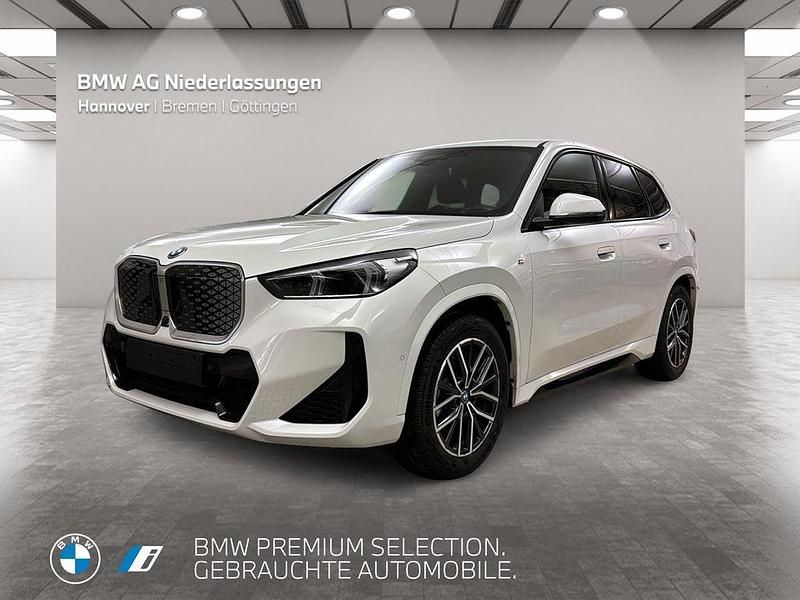 Weiß Gebraucht 2024 BMW iX1 M Sport SUV | 50.312 € (Teuer) - Bild 1/4