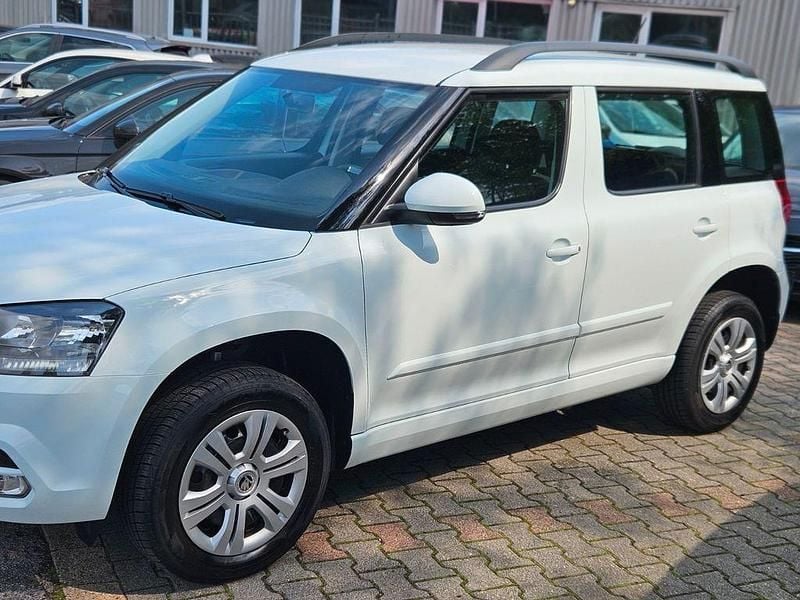 Gebraucht Skoda Yeti Active 105 PS (77 kW) 2015 Weiß SUV