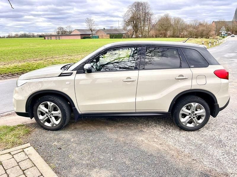 Gebraucht Suzuki Vitara Comfort+ 120 PS (88 kW) 2017 Beige SUV
