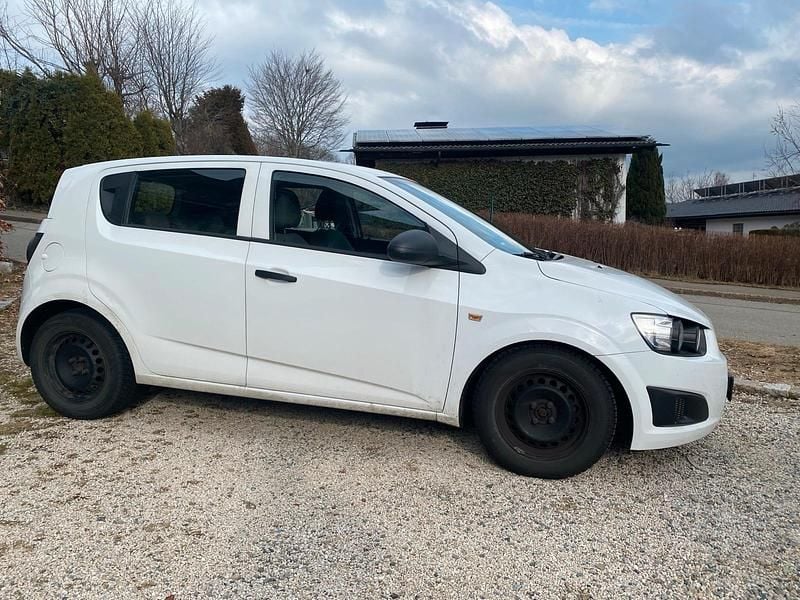 Gebraucht Chevrolet Aveo 100 PS (73 kW) 2012 Weiß Limousine