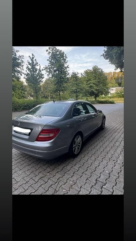 Grau Gebraucht 2013 Mercedes C180 Limousine | 12.500 € (Etwas zu teuer) - Bild 1/4
