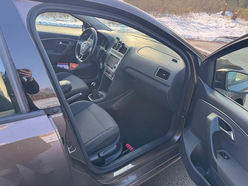 Gebraucht VW Polo Highline 90 PS (66 kW) 2015 Braun Kleinwagen