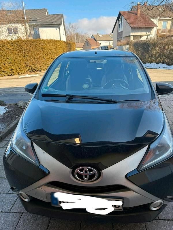 Gebraucht Toyota Aygo 69 PS (50 kW) 2016 Schwarz Kleinwagen