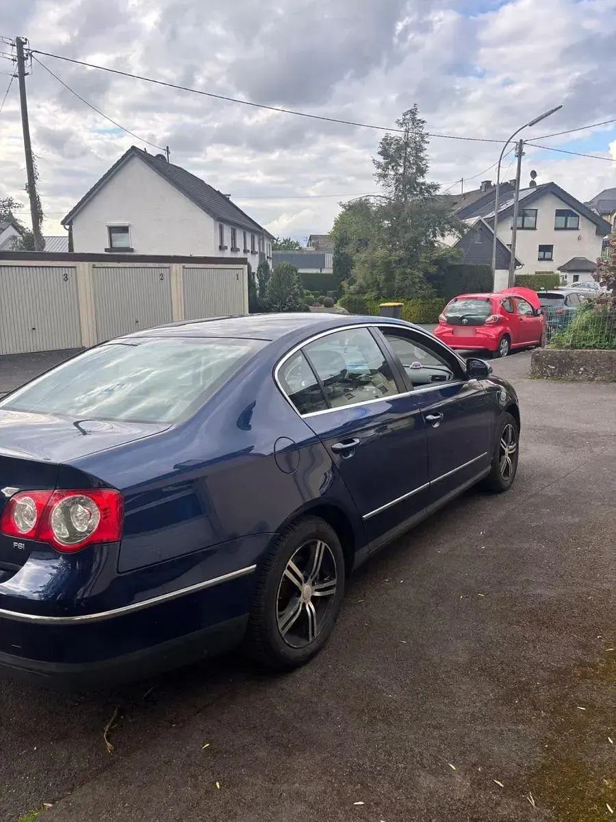 Gebraucht VW Passat Comfortline 116 PS (85 kW) 2005 Blau Limousine