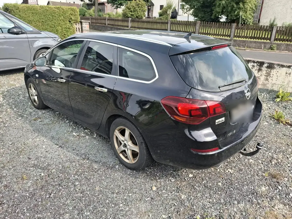Gebraucht Opel Astra 160 PS (117 kW) 2011 Schwarz Kombi