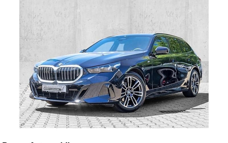 Schwarz Gebraucht 2024 BMW 520 Comfort Edition Kombi | 46.600 € (Superpreis) - Bild 1/4