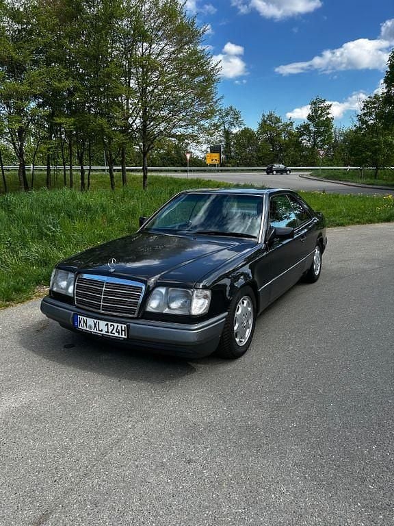 Second-hand Mercedes E320 220 CP (161 kW) 1993 Negru Cabrio