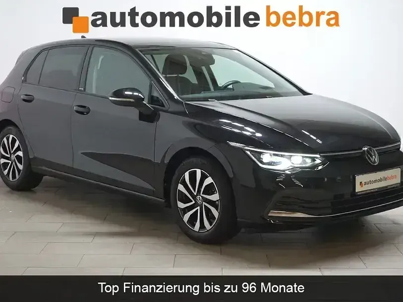 Używany VW Golf VIII Active 150 KM (110 kW) 2022 Czarny Sedan/Limuzyna