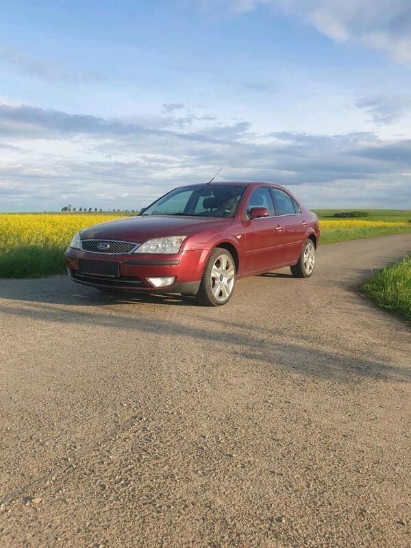 Rot Gebraucht 2005 Ford Mondeo Ghia Limousine | 1.999 € (Fairer Preis) - Bild 1/4