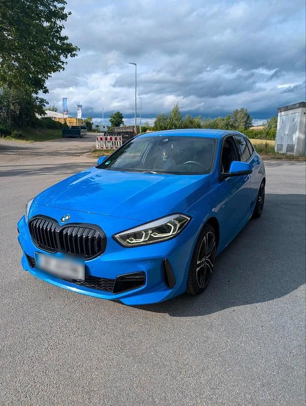 Blau Gebraucht 2020 BMW 118 M Sport Kleinwagen | 22.500 € (Fairer Preis) - Bild 1/4
