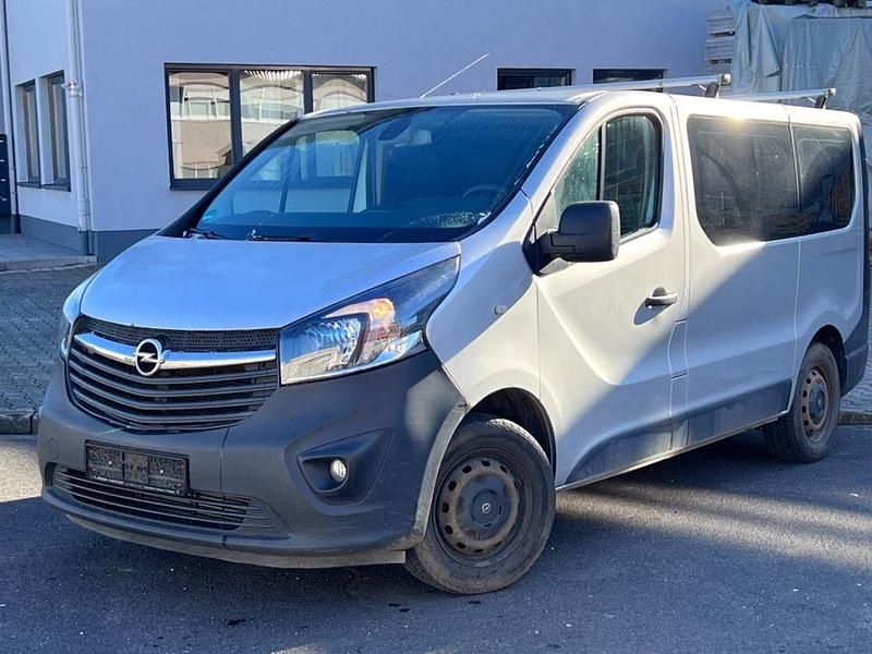 Silber Gebraucht 2016 Opel Vivaro Van | 10.800 € (Fairer Preis) - Bild 1/4