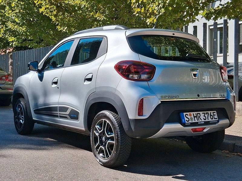 Silber Gebraucht 2022 Dacia Spring Comfort Plus Kleinwagen | 9.750 € (Fairer Preis) - Bild 1/4