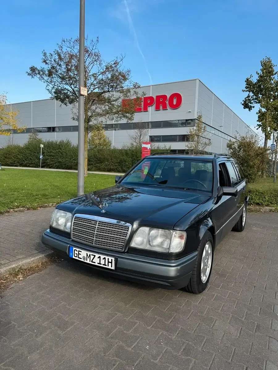 Gebraucht Mercedes E320 220 PS (161 kW) 1995 Schwarz Kombi
