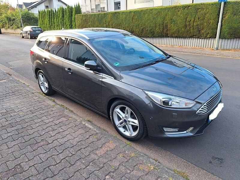 Grau Gebraucht 2018 Ford Focus Titanium Kombi | 8.900 € (Superpreis) - Bild 1/4