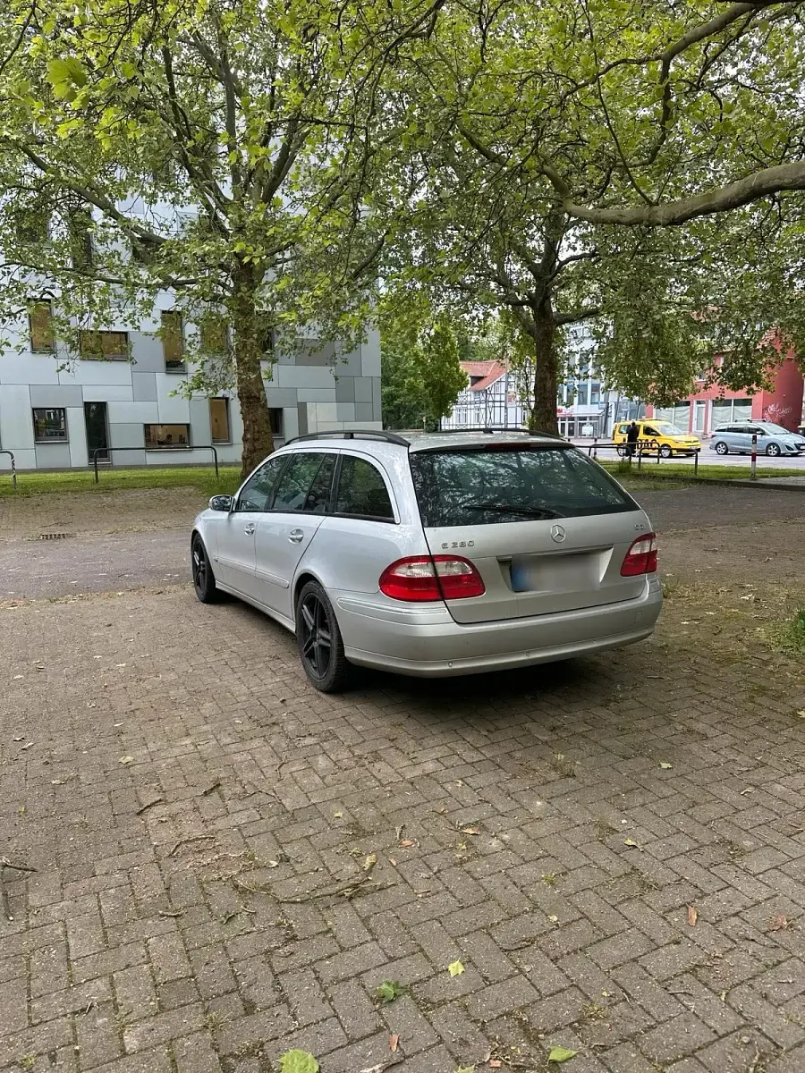 Gebraucht Mercedes E280 190 PS (139 kW) 2006 Silber Kombi