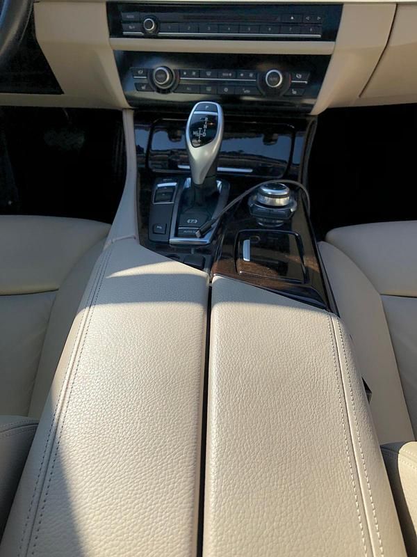 Gebraucht BMW 530 260 PS (191 kW) 2011 Schwarz Limousine