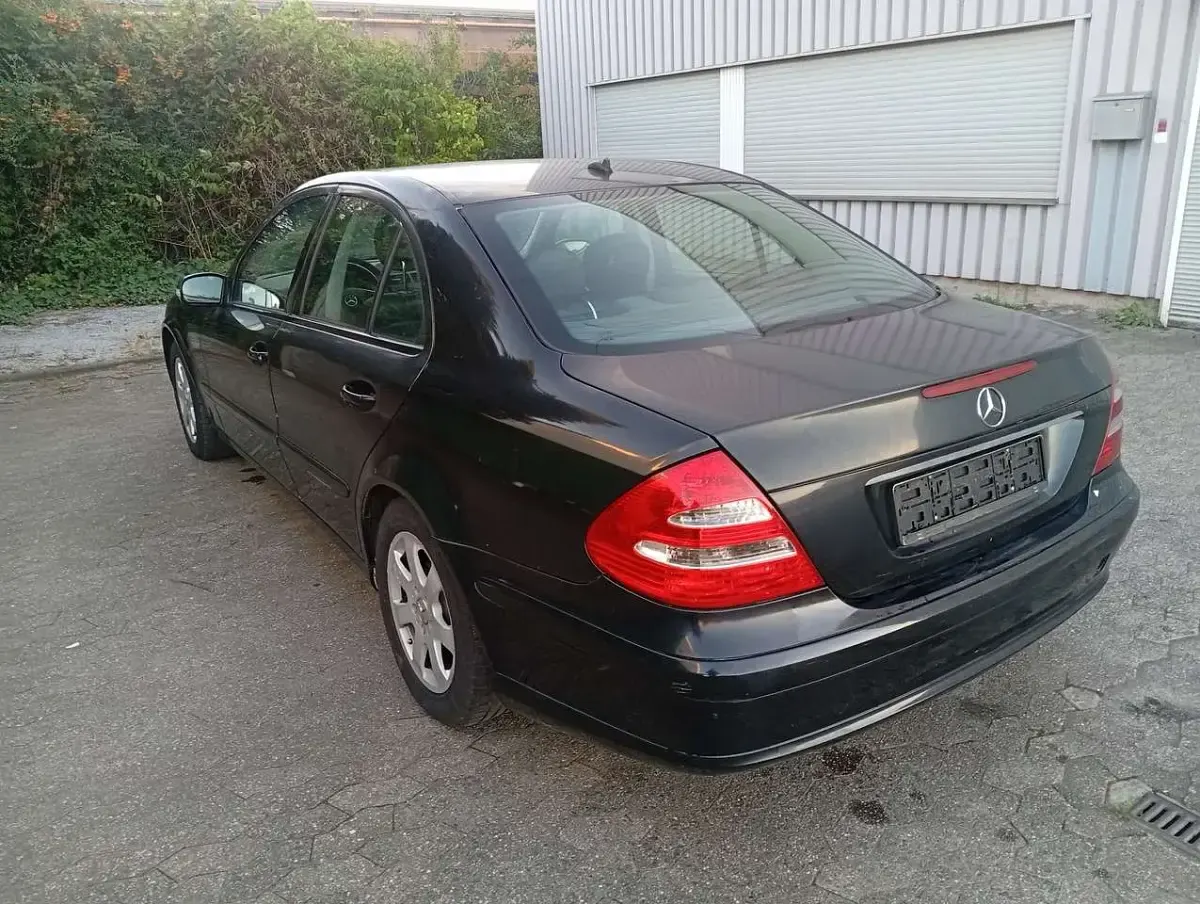 Gebraucht Mercedes E200 Avantgarde 163 PS (119 kW) 2006 Schwarz Limousine