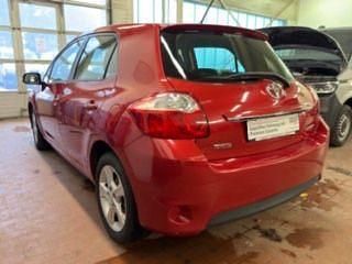 Gebraucht Toyota Auris Basis 99 PS (72 kW) 2012 Rot Kleinwagen