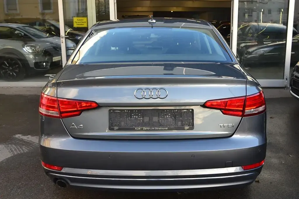 Gebraucht Audi A4 Sport 150 PS (110 kW) 2017 Monsungrau metallic Limousine