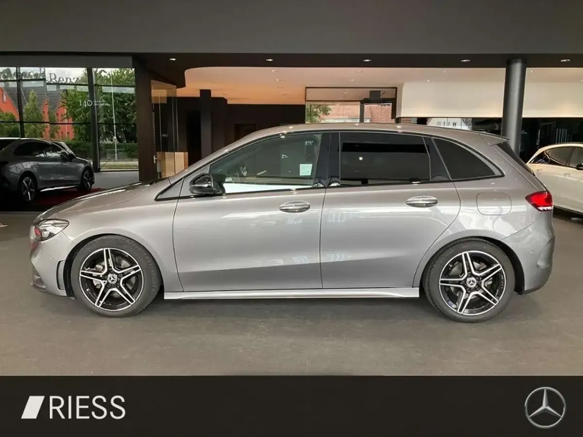 Gebraucht Mercedes B200 AMG 163 PS (119 kW) 2022 Grau Kleinwagen