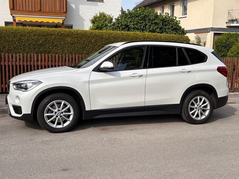 Weiß Gebraucht 2019 BMW X1 SUV | 16.700 € (Guter Preis) - Bild 1/4