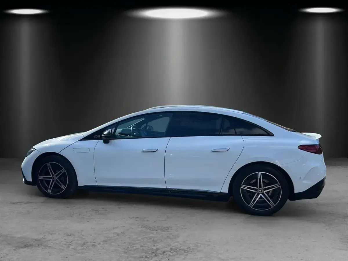 Gebraucht Mercedes EQE300 AMG 180 kW (245 PS) 2023 Weiß Limousine