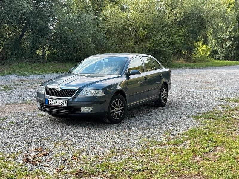 Grau Gebraucht 2005 Skoda Octavia Limousine | 2.700 € (Fairer Preis) - Bild 1/4
