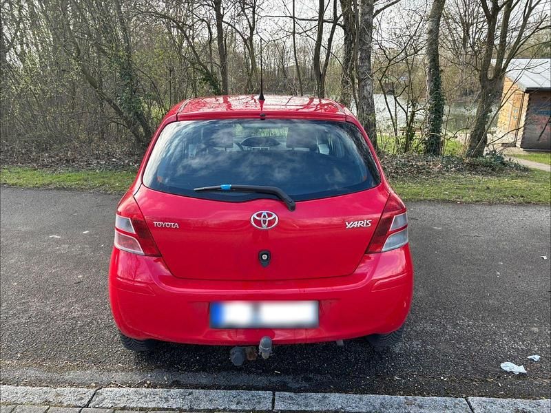 Gebraucht Toyota Yaris 69 PS (50 kW) 2010 Rot Kleinwagen