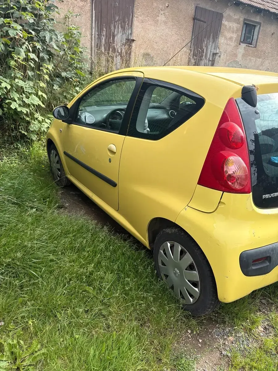 Gebraucht Peugeot 107 68 PS (50 kW) 2008 Gelb Kleinwagen