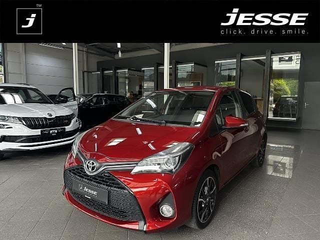 Red mica metallic (metallic) Gebraucht 2016 Toyota Yaris Limousine | 8.790 € (Fairer Preis) - Bild 1/4